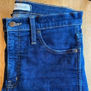 Madewell 10” high rise jeans. Dark wash. Zipper fly.